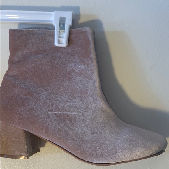 Blush velvet booties - Picture 2 of 3